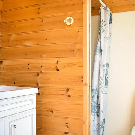 1 Bedroom Cozy In