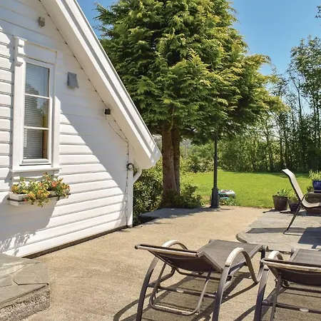 1 Bedroom Cozy In Holiday home *